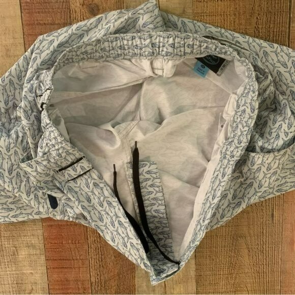 True flies men’s size xx-large board shorts with fish in blue and white - Picture 8 of 10